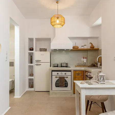 White Luxurious Ii * Glinado Naxos